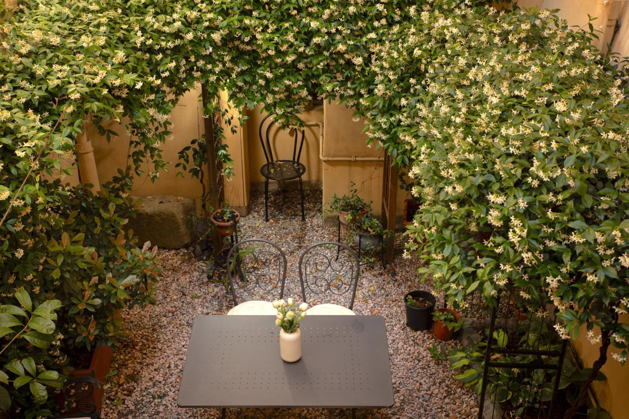 Madalina With Garden Apartment *